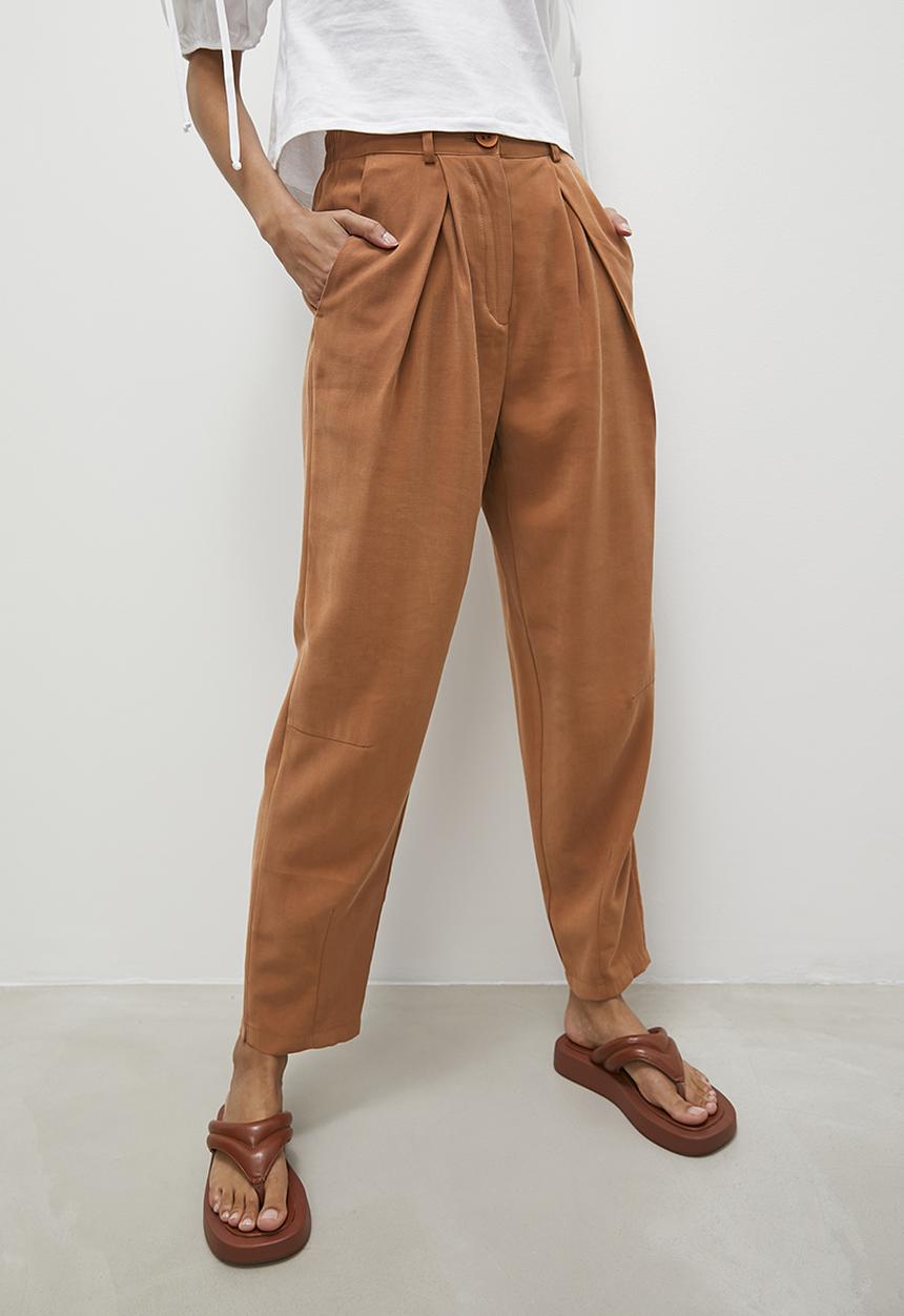 Superbalist - Pleat detail barrel leg trouser - toffee