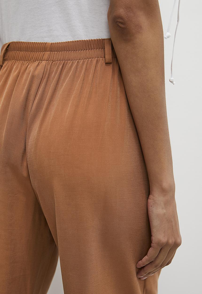 Superbalist - Pleat detail barrel leg trouser - toffee