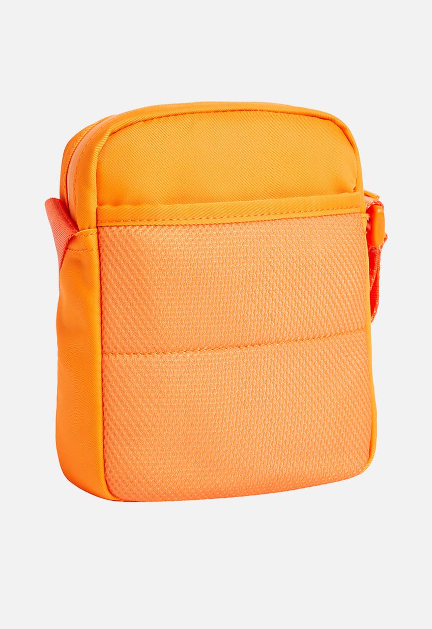 Calvin Klein - Ultralight reporter18 nylon - vibrant orange