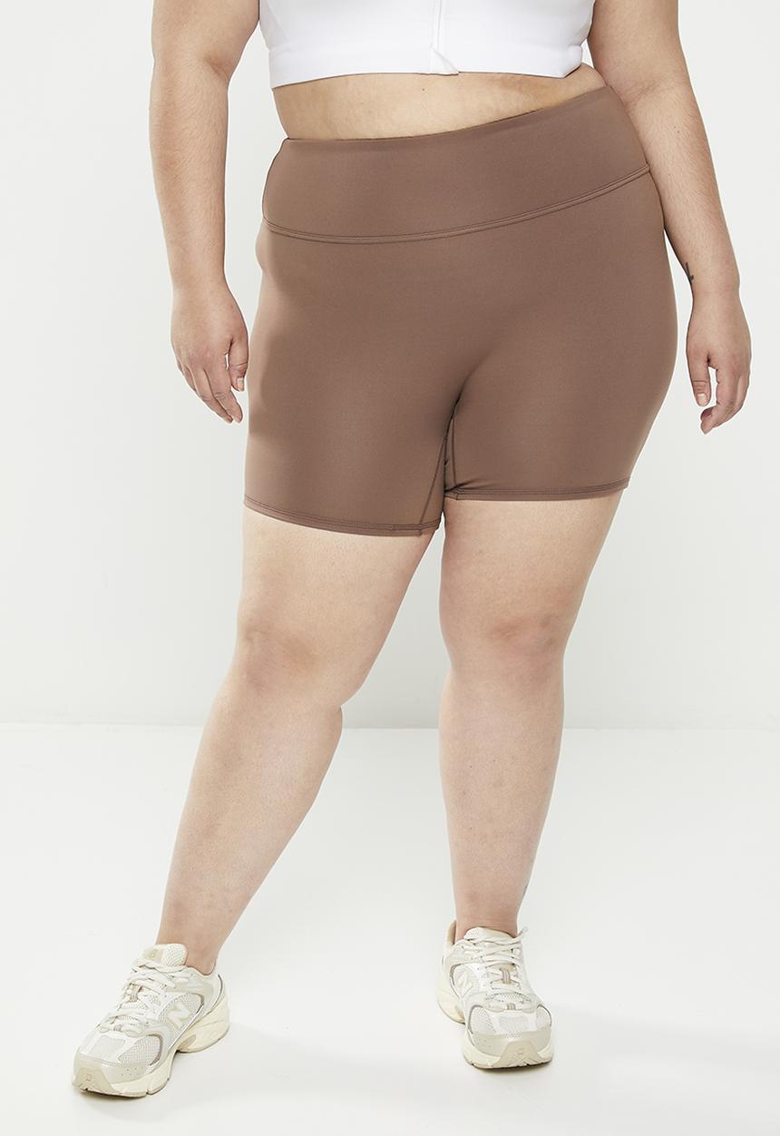 Cotton On - Plus ultra soft yoga bike short - deep taupe