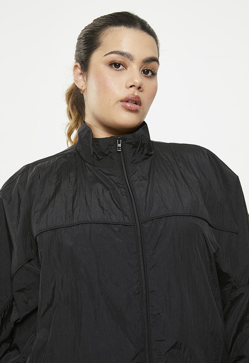 Cotton On - Plus warm up woven anorak - black