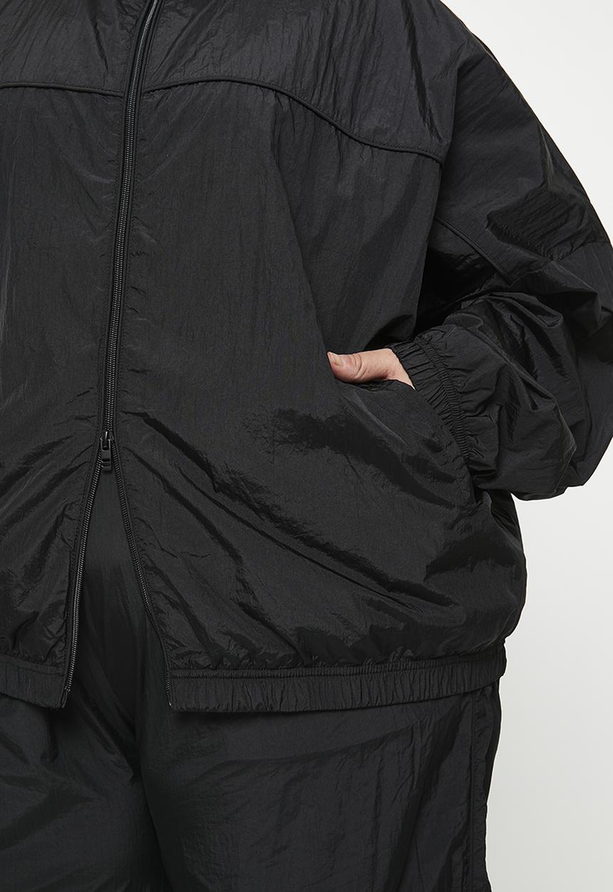 Cotton On - Plus warm up woven anorak - black