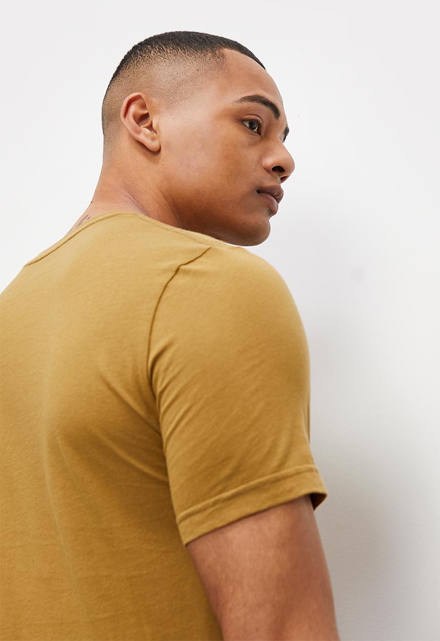 STYLE REPUBLIC - Josh SR logo graphic tee - mid brown