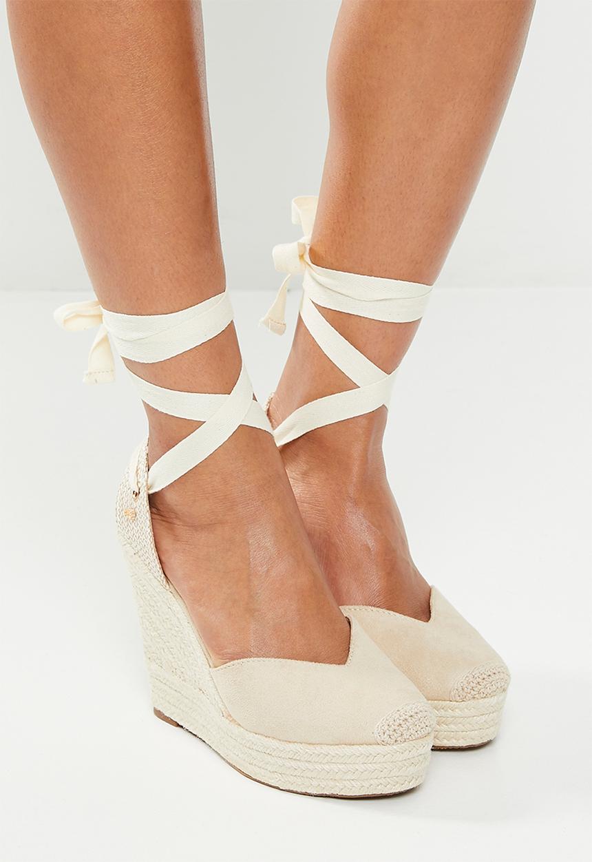 Miss Black - Moniker 2 wedge heel - beige