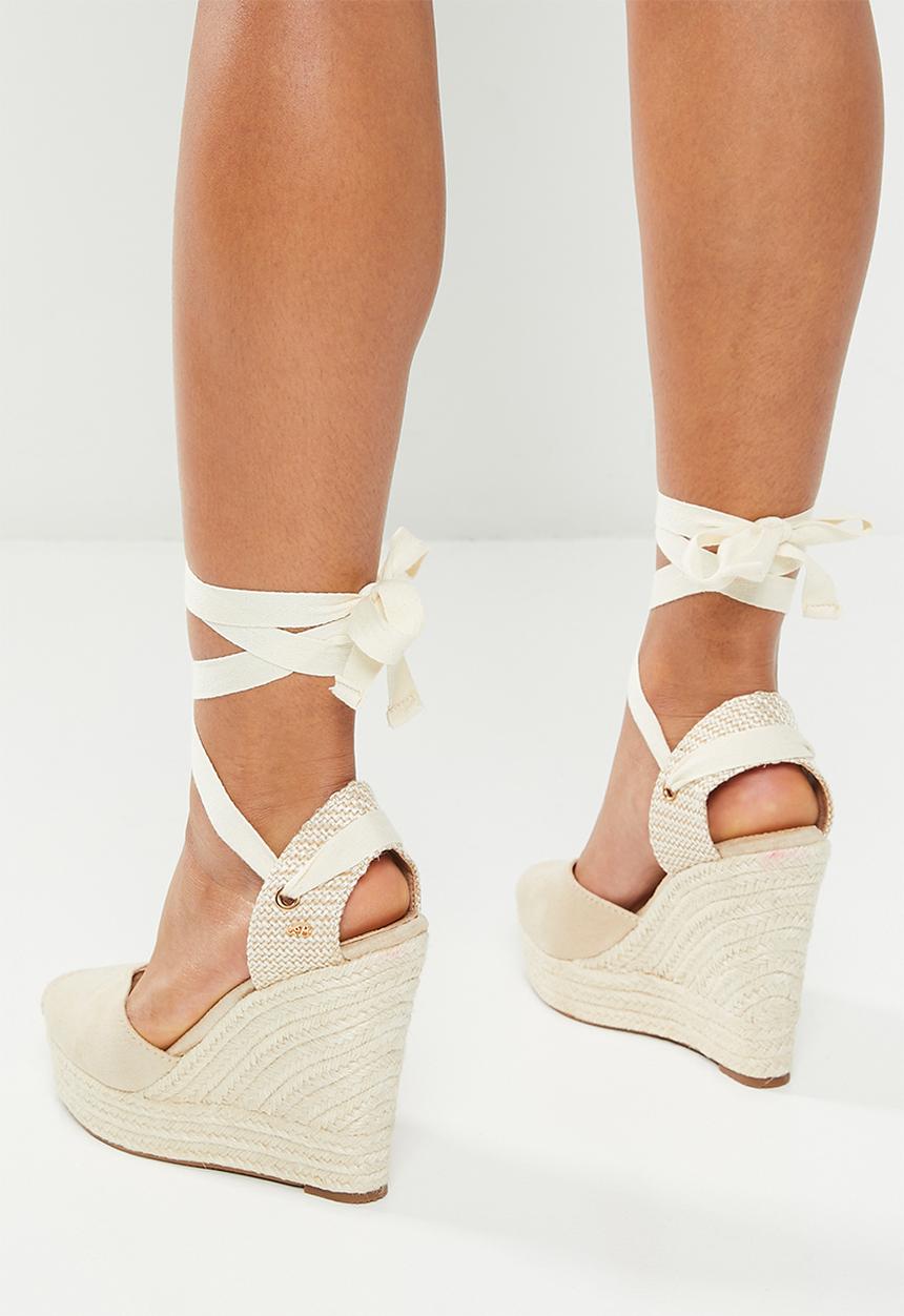 Miss Black - Moniker 2 wedge heel - beige