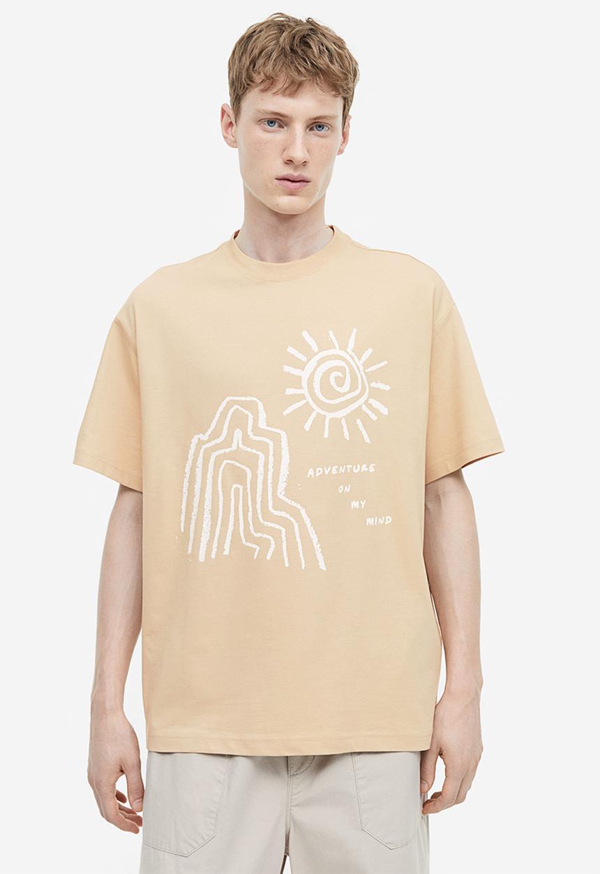 H&M - Relaxed fit printed t-shirt - beige/adventure on my mind 