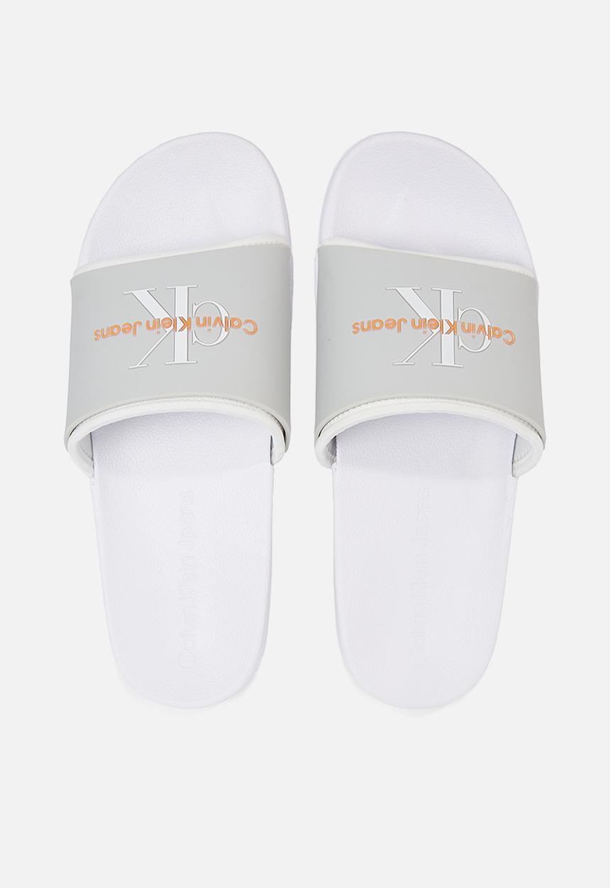 Calvin Klein - Slide monogram tpu - oyster mushroom/white