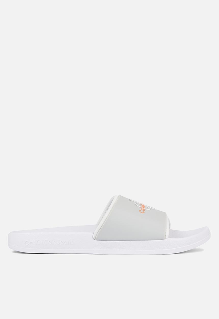 Calvin Klein - Slide monogram tpu - oyster mushroom/white