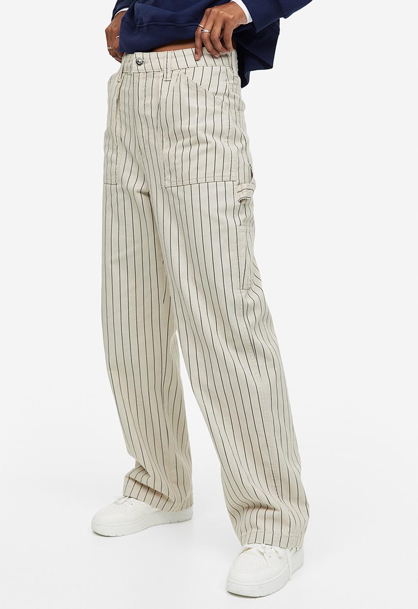 H&M - Twill cargo trousers - light beige/pinstriped 