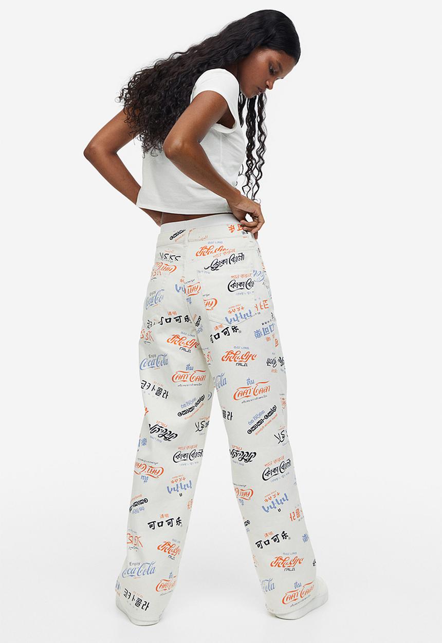 H&M - Printed twill trousers - cream/coca-cola 
