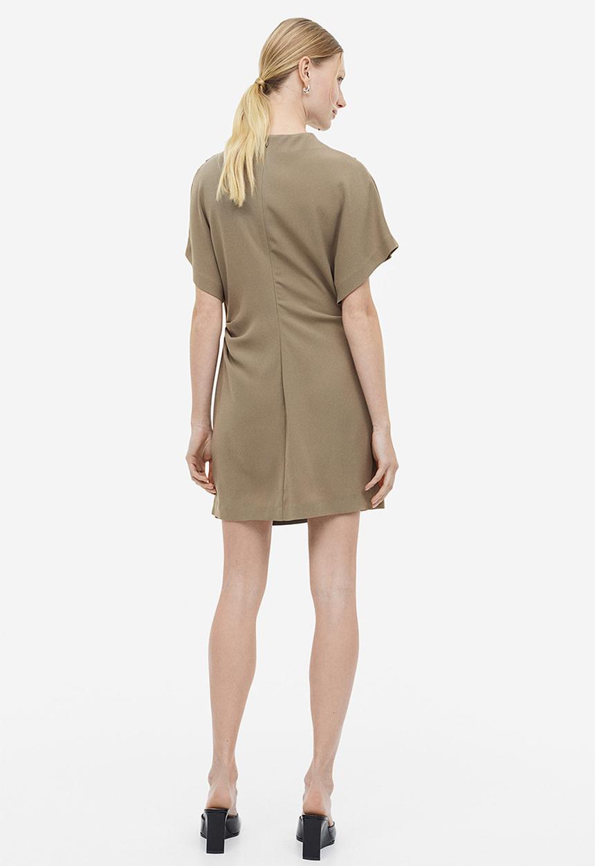 H&M - Gathered crêpe dress - dark beige 