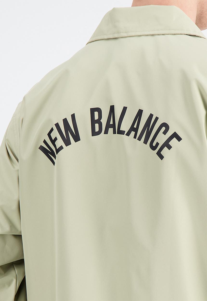 New Balance  - NB essentials coaches jacket - fatigue green