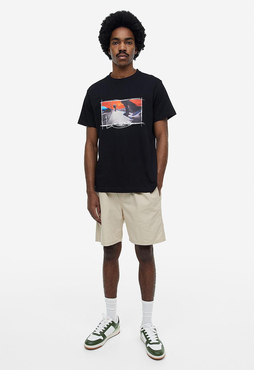 H&M - Regular fit printed T-shirt - black/skaters 