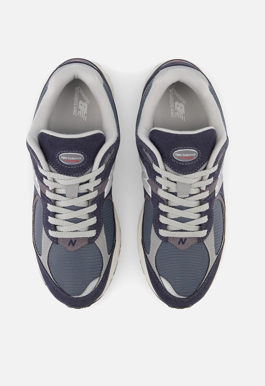 New Balance  - 2002R