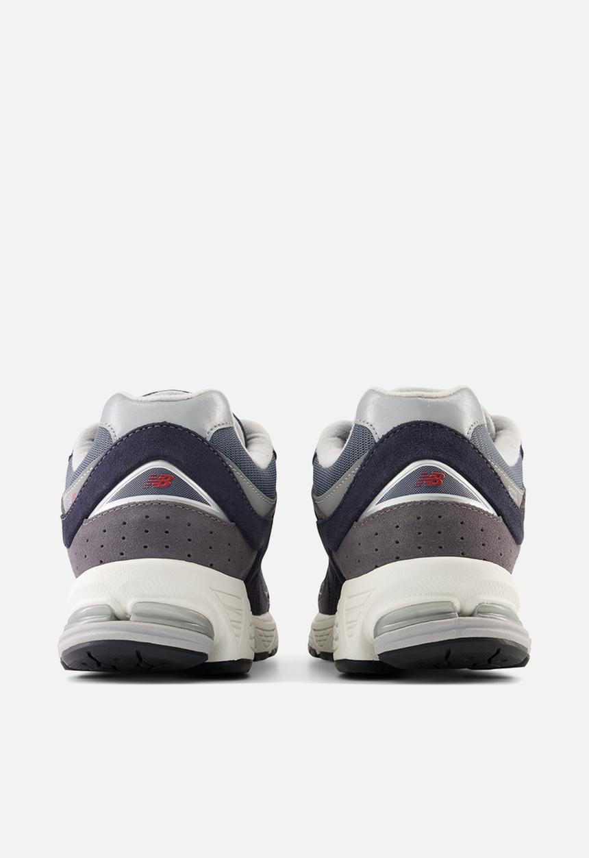 New Balance  - 2002R