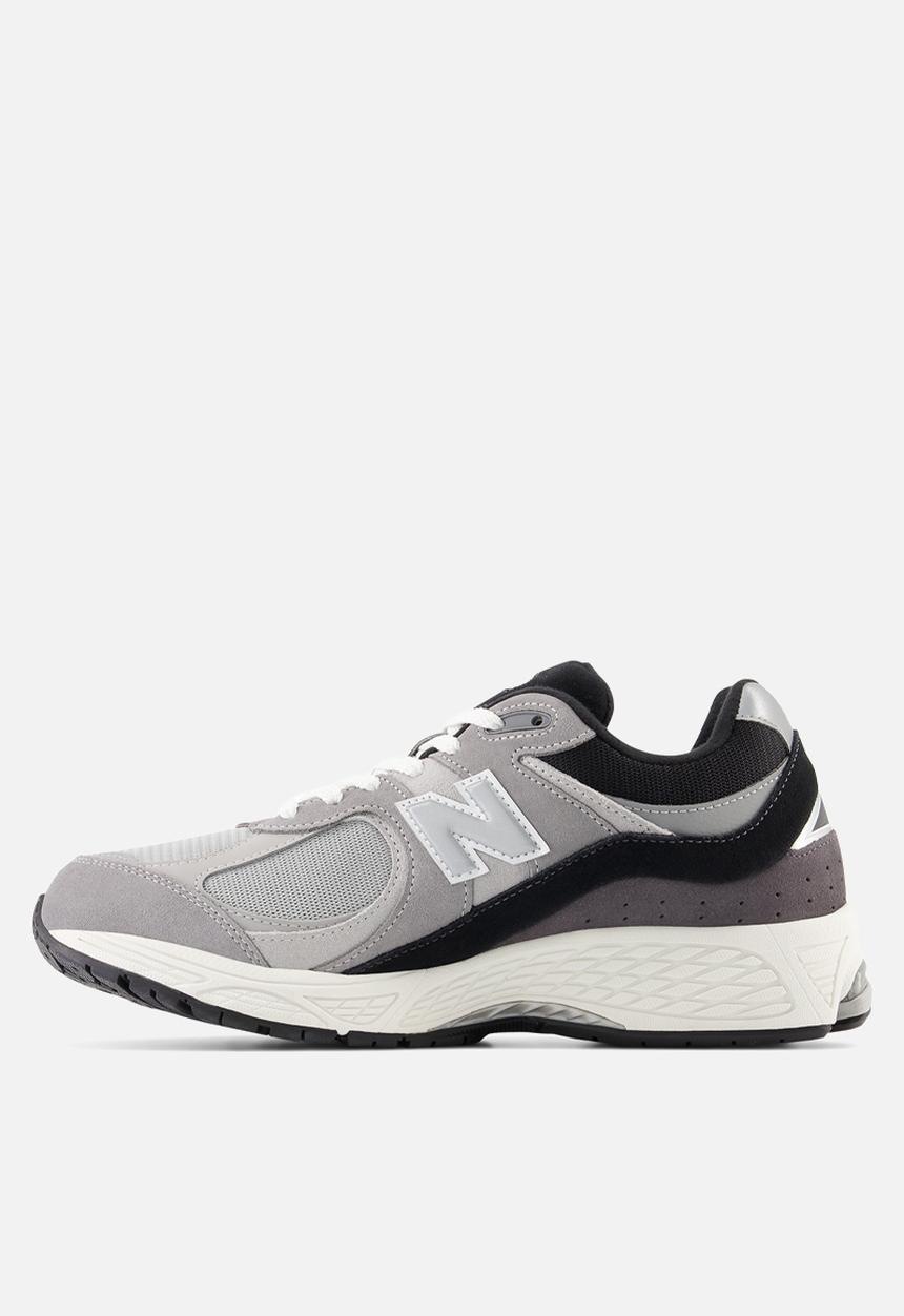 New Balance  - 2002R