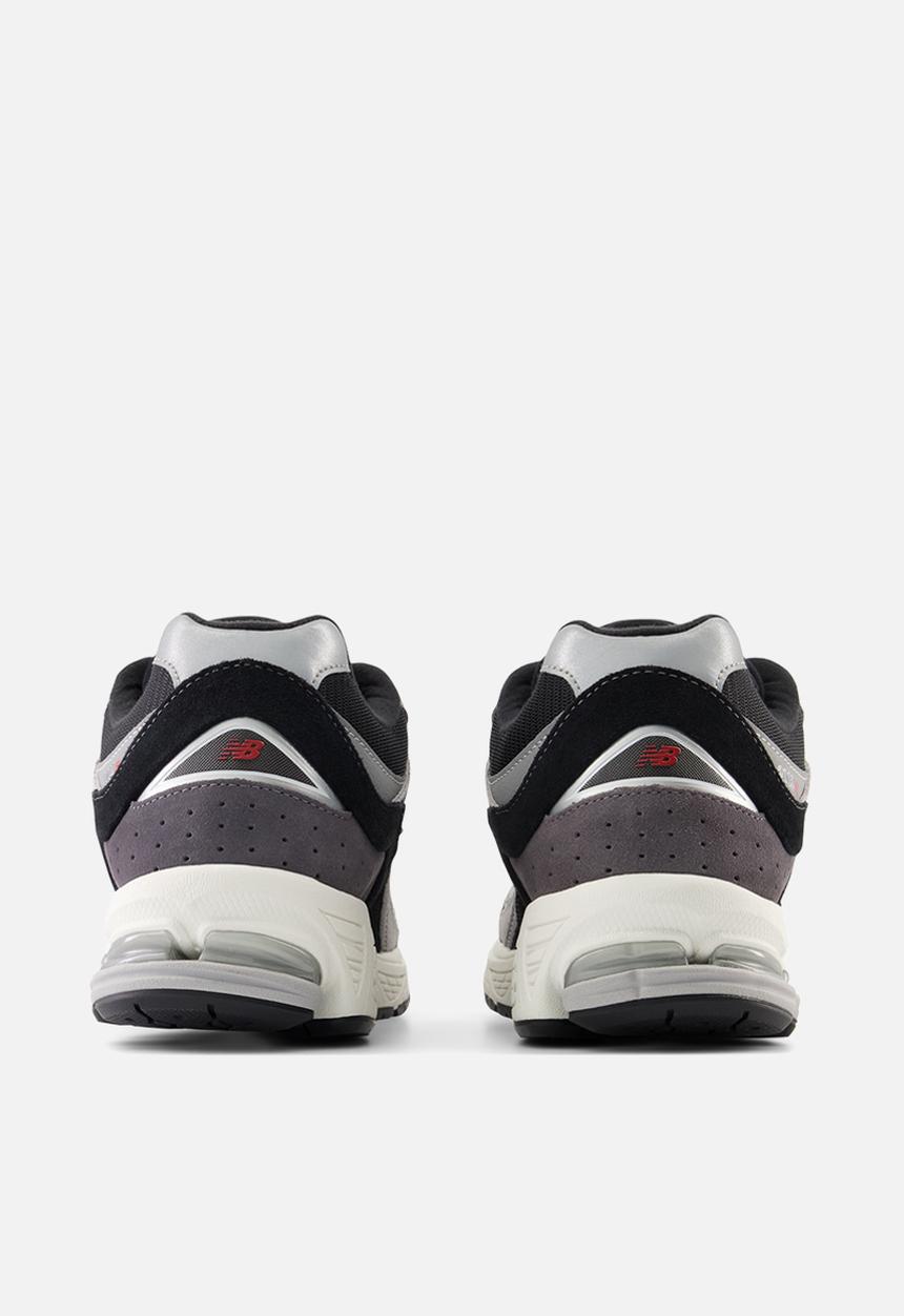New Balance  - 2002R