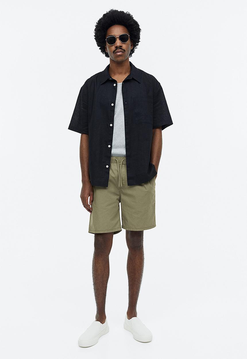 H&M - Regular fit cotton shorts - green