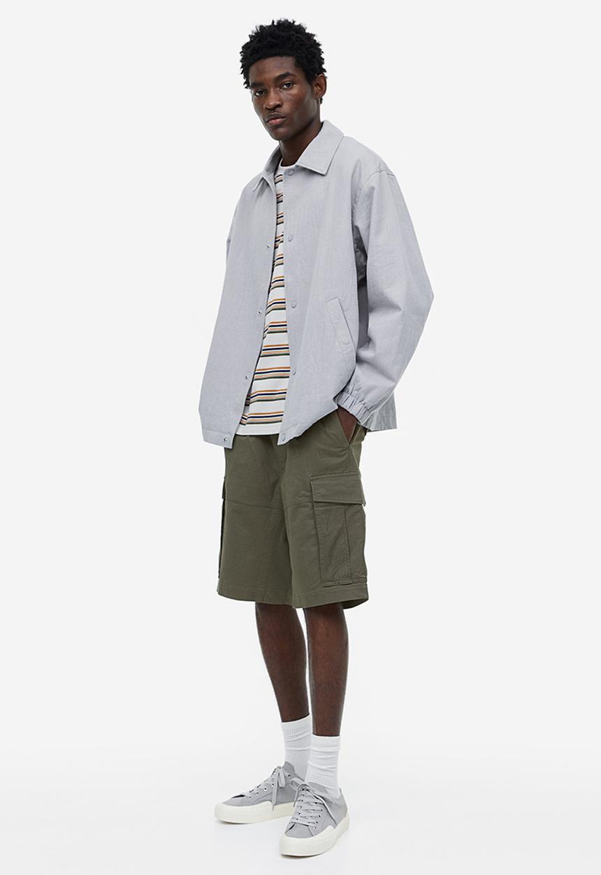 H&M - Regular fit twill cargo shorts - green