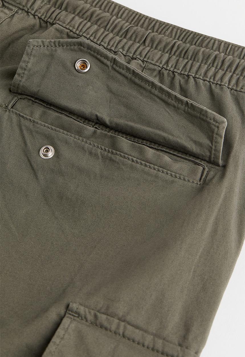H&M - Regular fit twill cargo shorts - green
