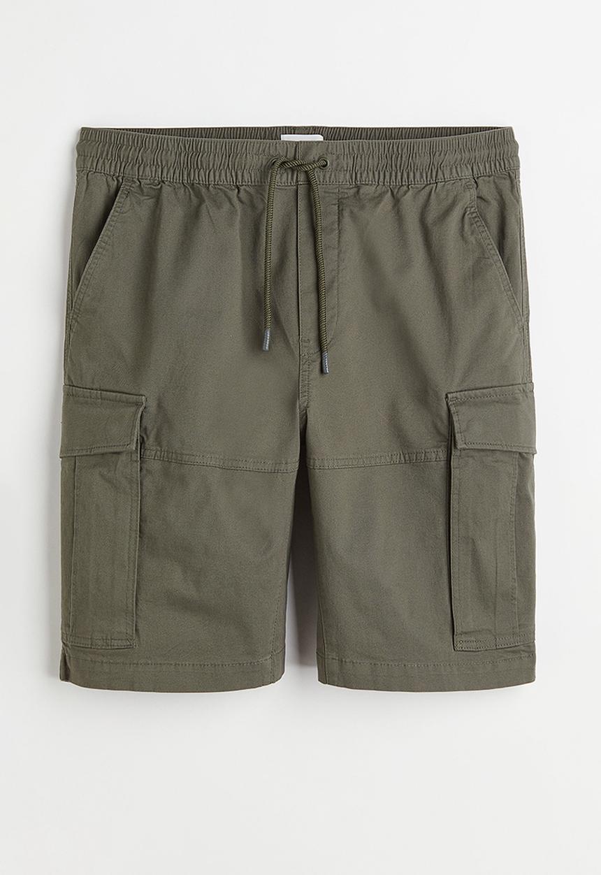 H&M - Regular fit twill cargo shorts - green
