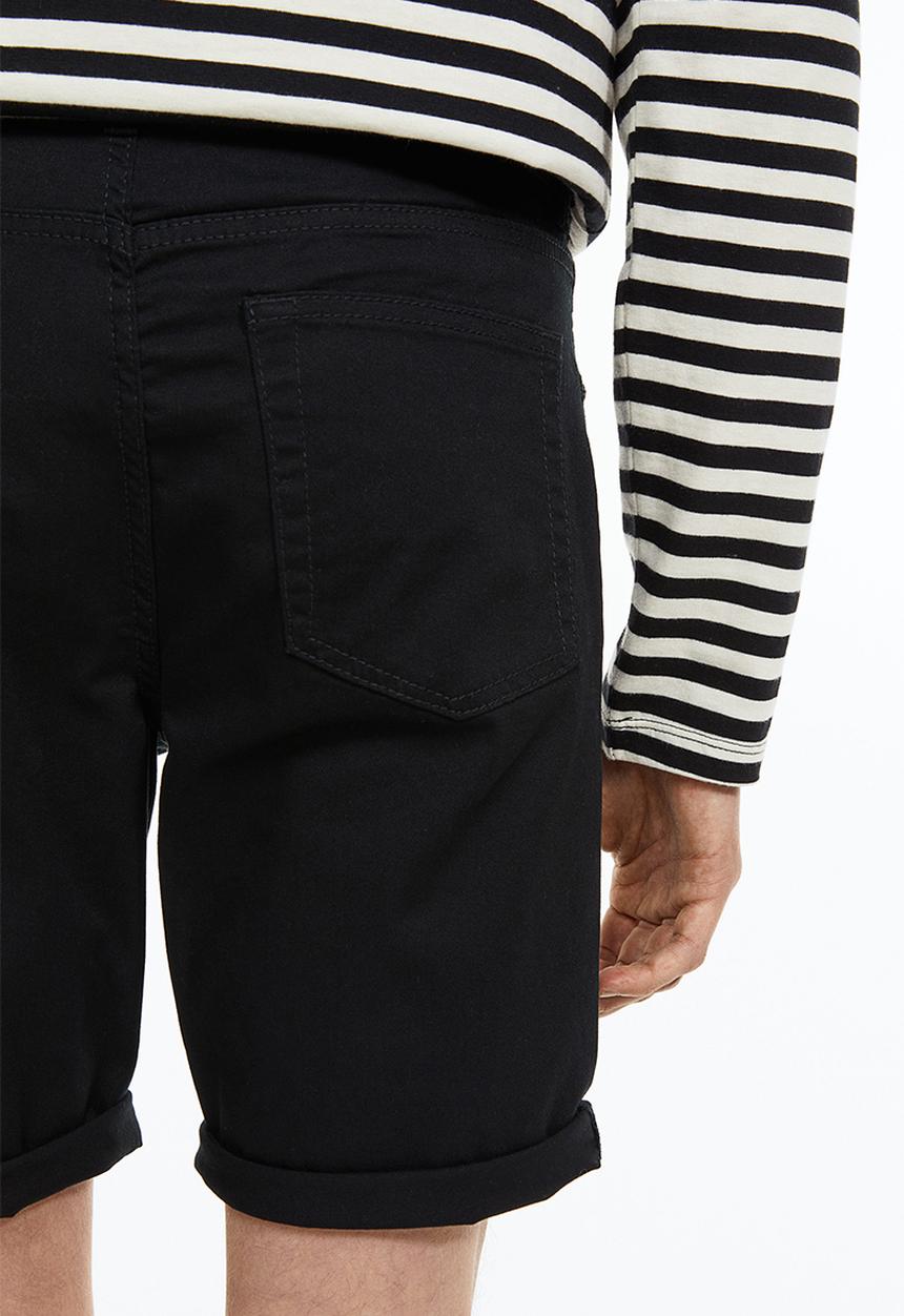 H&M - Slim fit cotton twill shorts - black