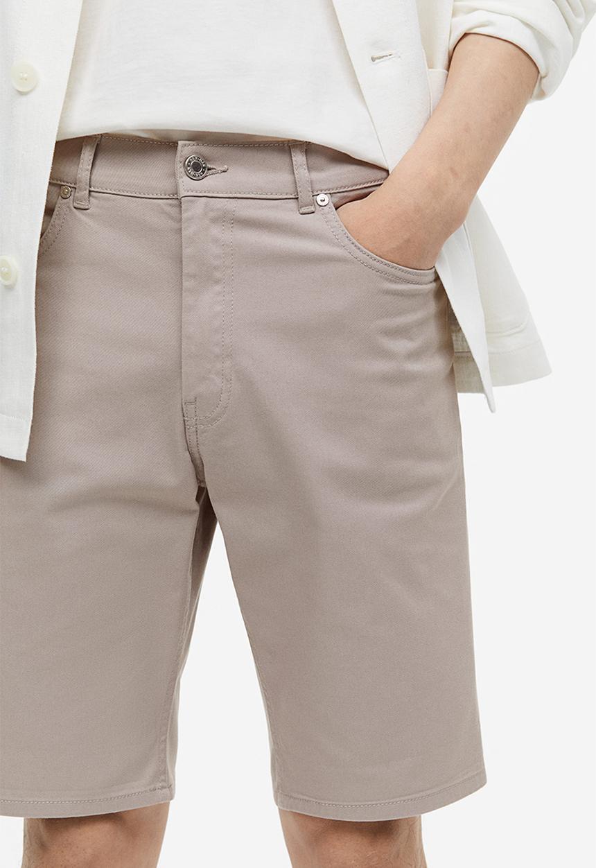 H&M - Slim fit cotton twill shorts - beige 