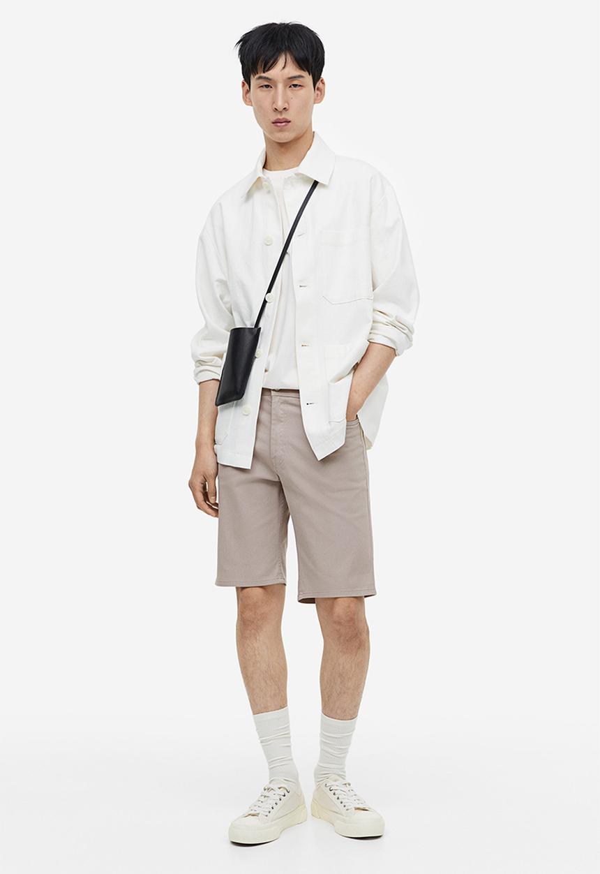 H&M - Slim fit cotton twill shorts - beige 