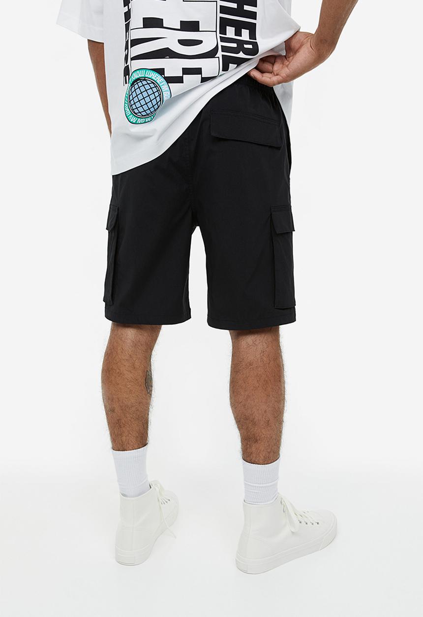 H&M - Regular fit nylon cargo shorts - black