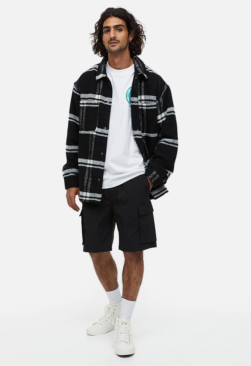 H&M - Regular fit nylon cargo shorts - black