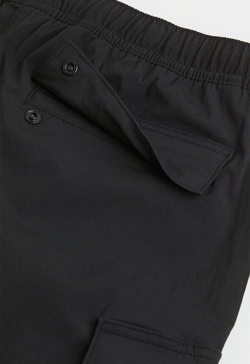 H&M - Regular fit nylon cargo shorts - black