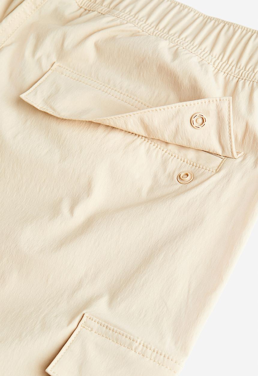 H&M - Regular fit nylon cargo shorts - beige