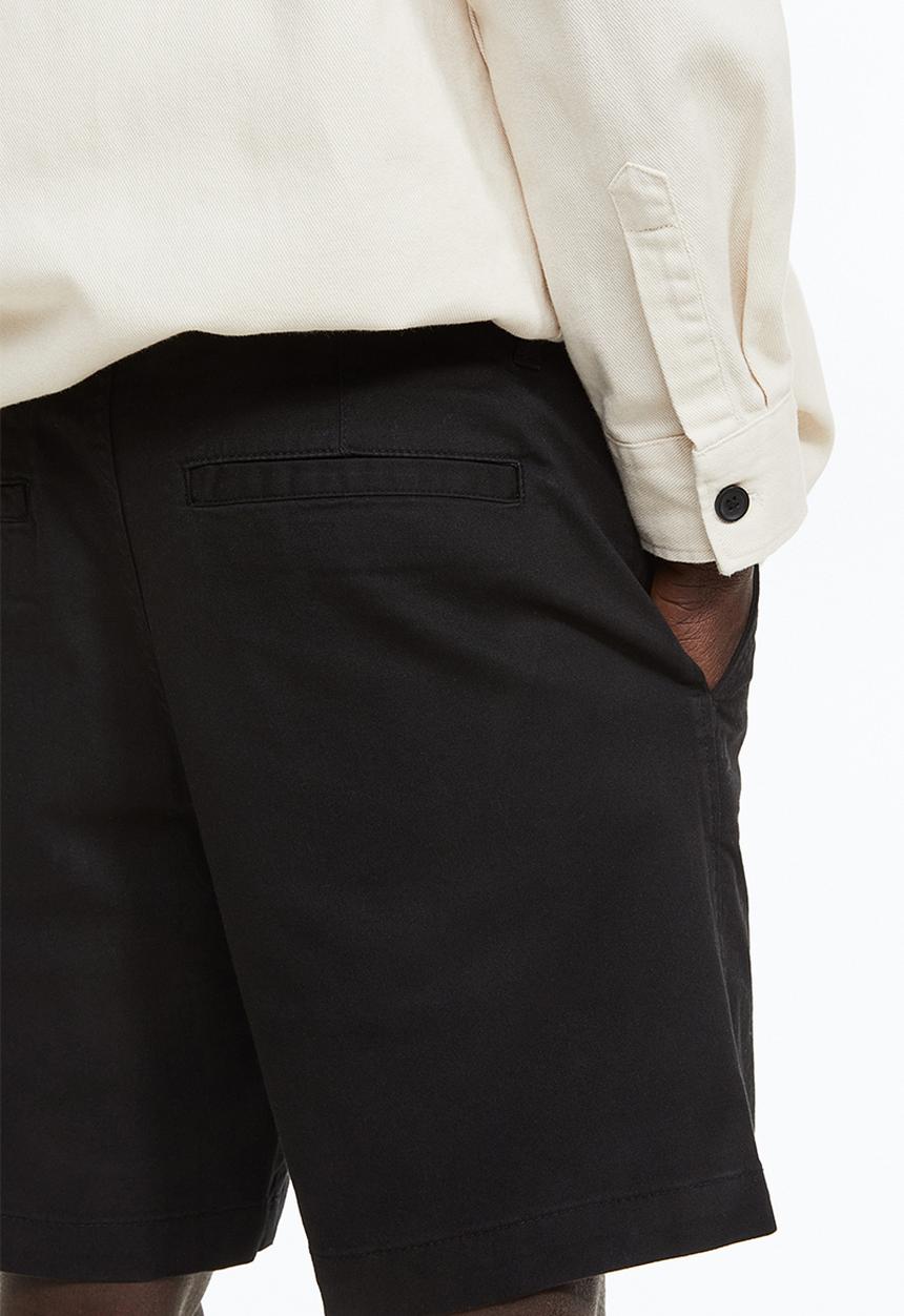 H&M - Regular fit chino shorts - black
