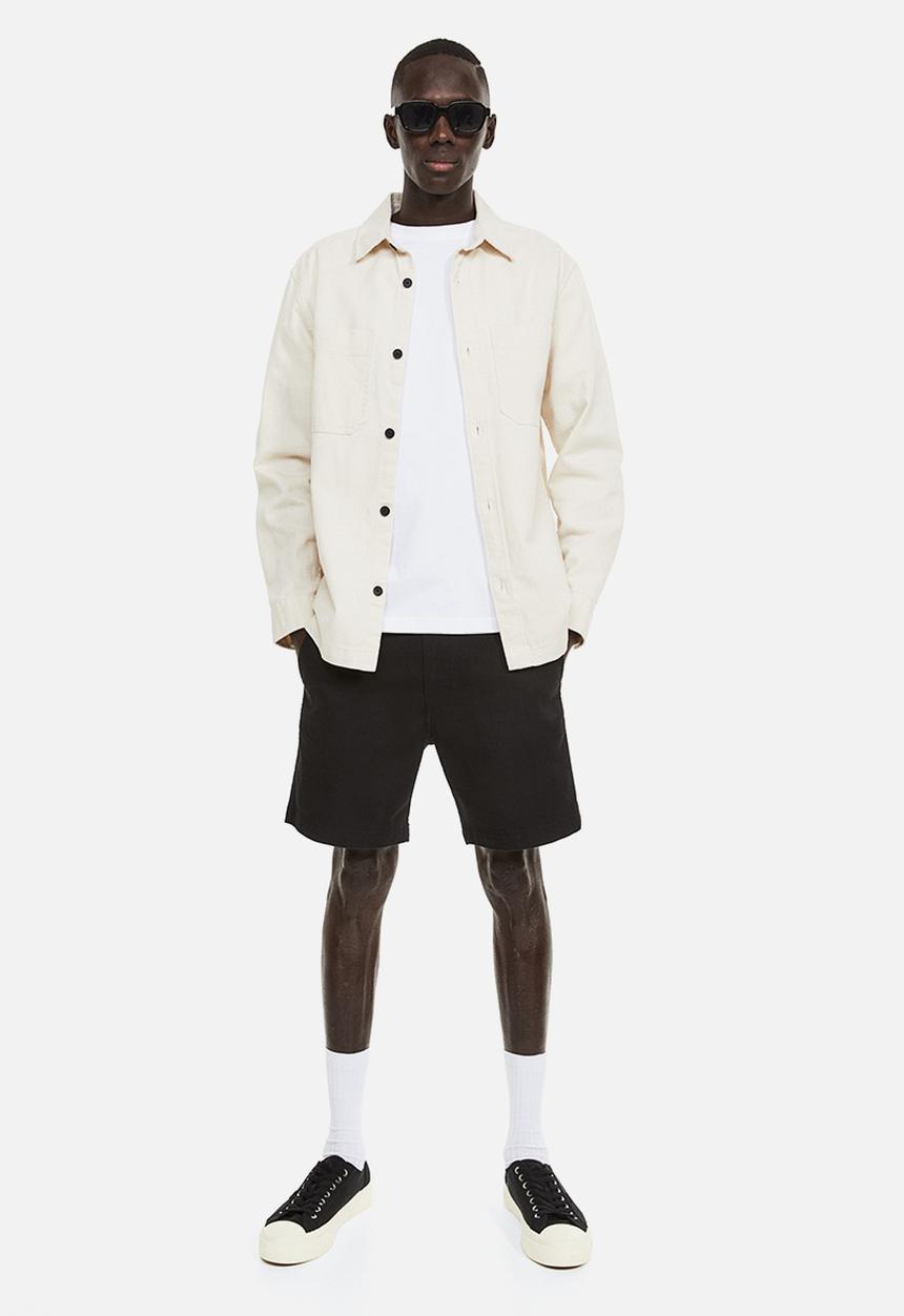 H&M - Regular fit chino shorts - black
