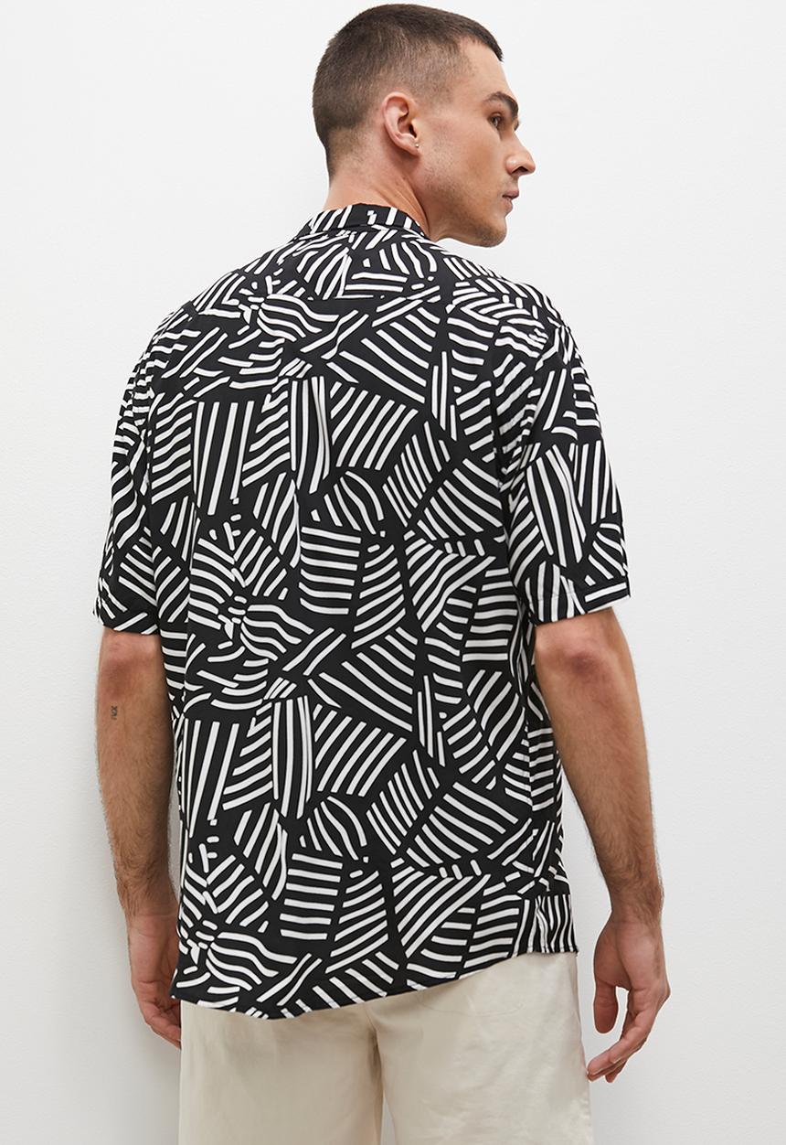 Superbalist - Abstract print short sleeve viscose shirt - black & white