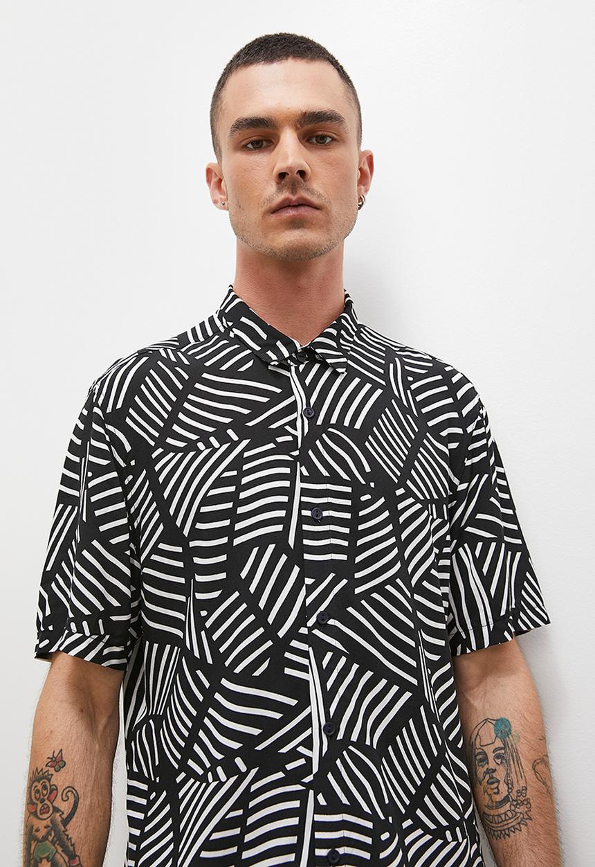 Superbalist - Abstract print short sleeve viscose shirt - black & white