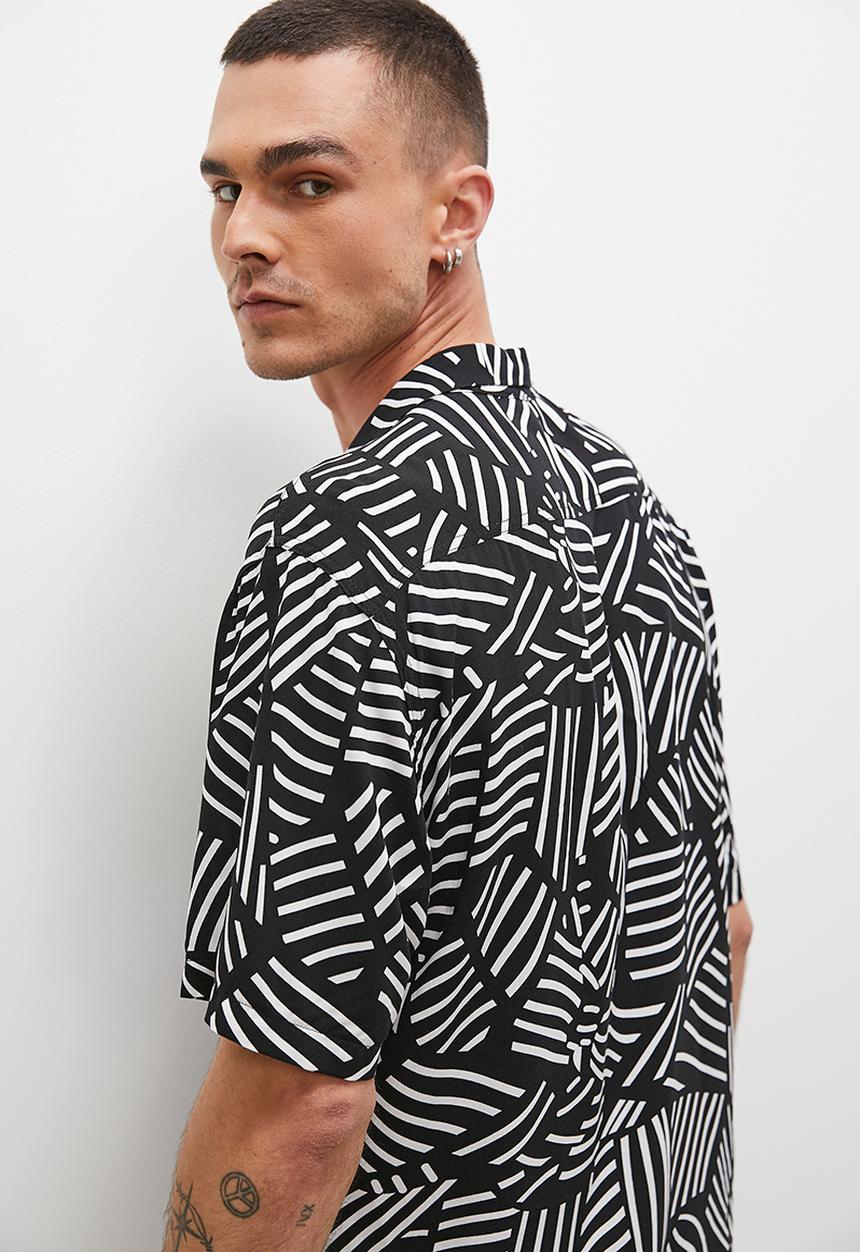 Superbalist - Abstract print short sleeve viscose shirt - black & white