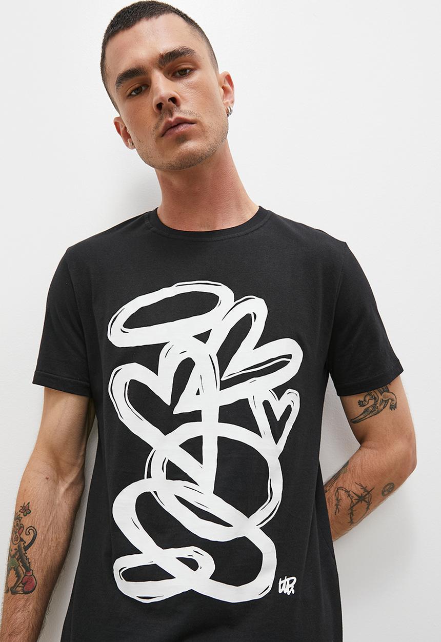 Superbalist - Heart circle graphic tee - black