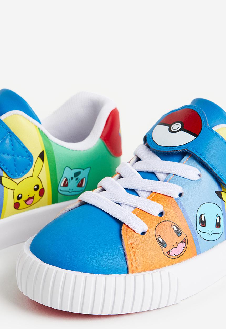 H&M - Printed trainers - bright blue/pokémon