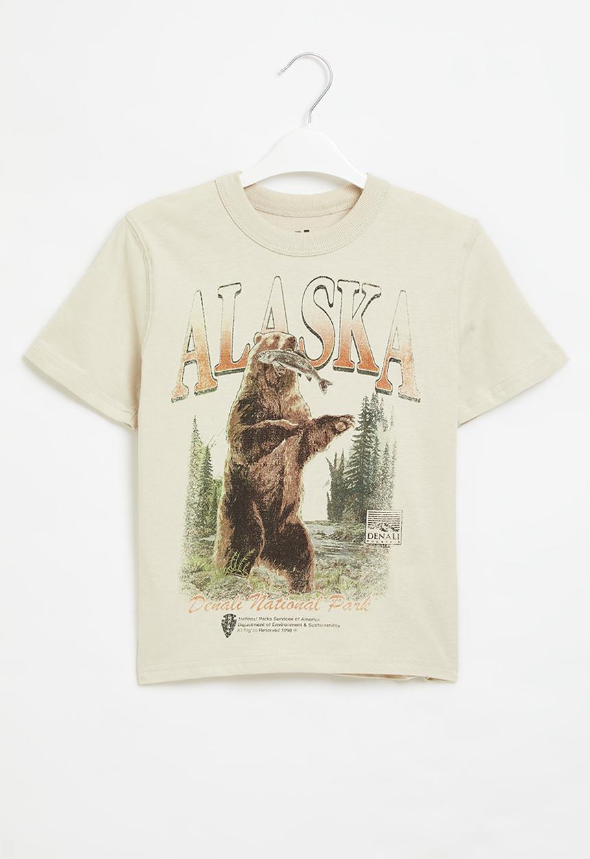 Cotton On - Jonny short sleeve print tee - rainy day/alaska bear