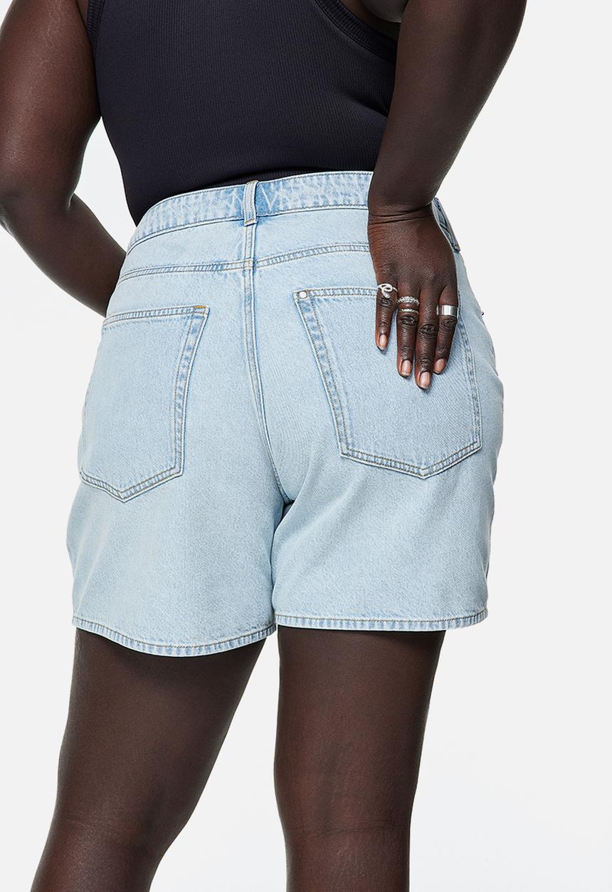 H&M - Curvy fit bermuda straight high denim shorts - pale denim blue 
