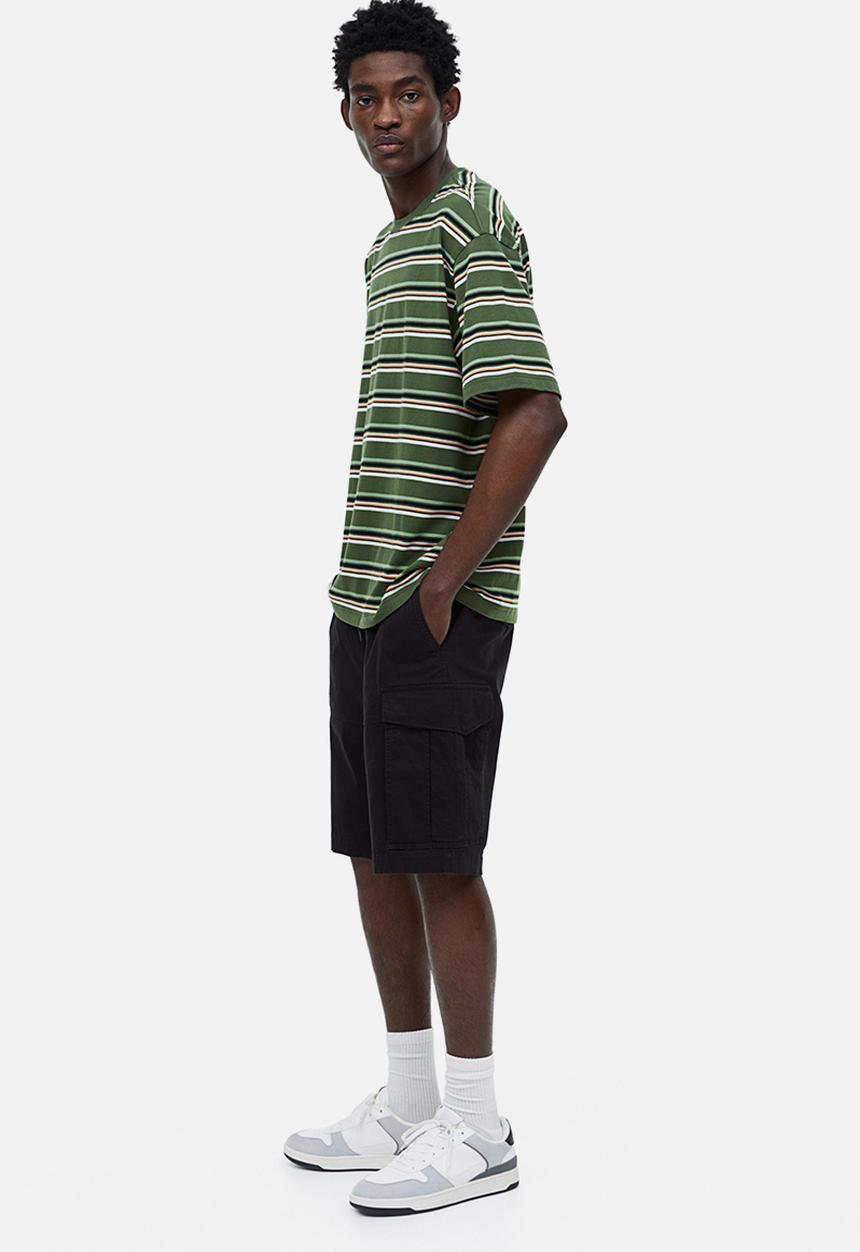 H&M - Regular fit twill cargo shorts - black