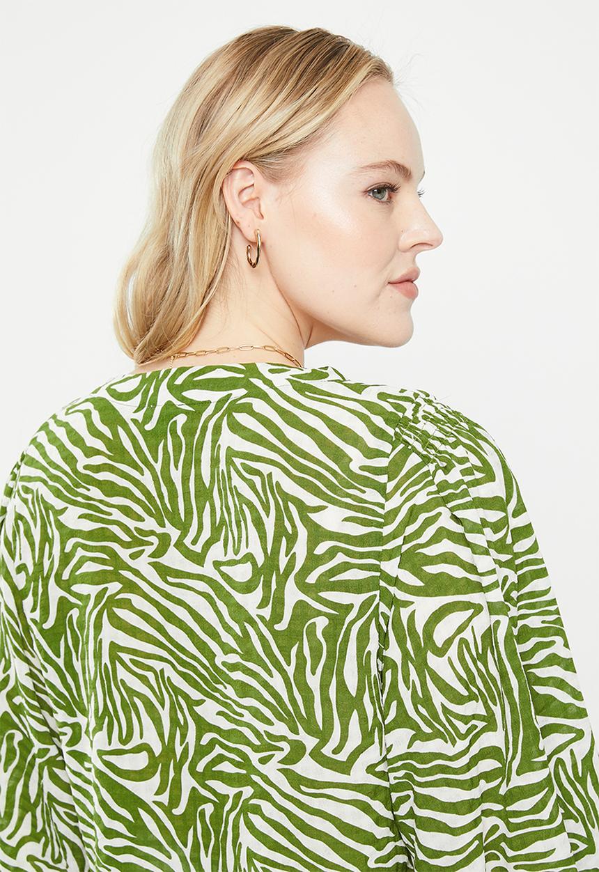 Me&B - Plus bellow sleeve blouse with shoulder detail - olive tiger