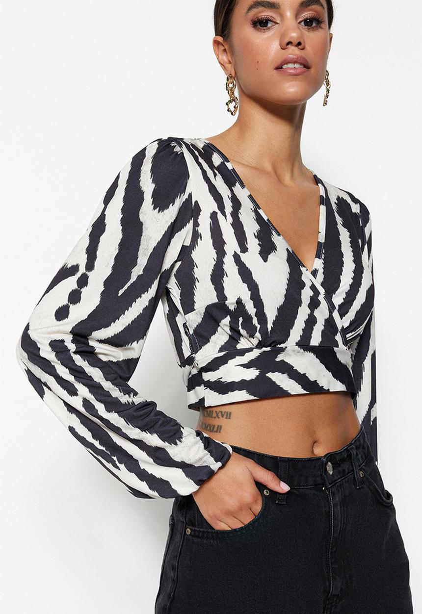 Trendyol - Cropped wrap blouse - black