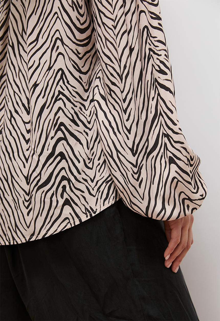 edit - Notch neck peasant blouse - geometric zebra 