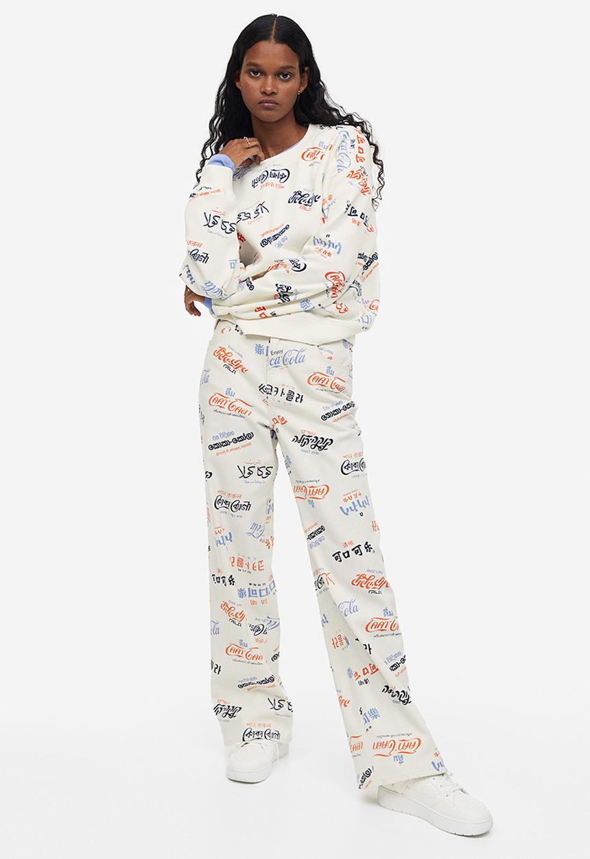 H&M - Printed sweatshirt - cream/coca-cola 