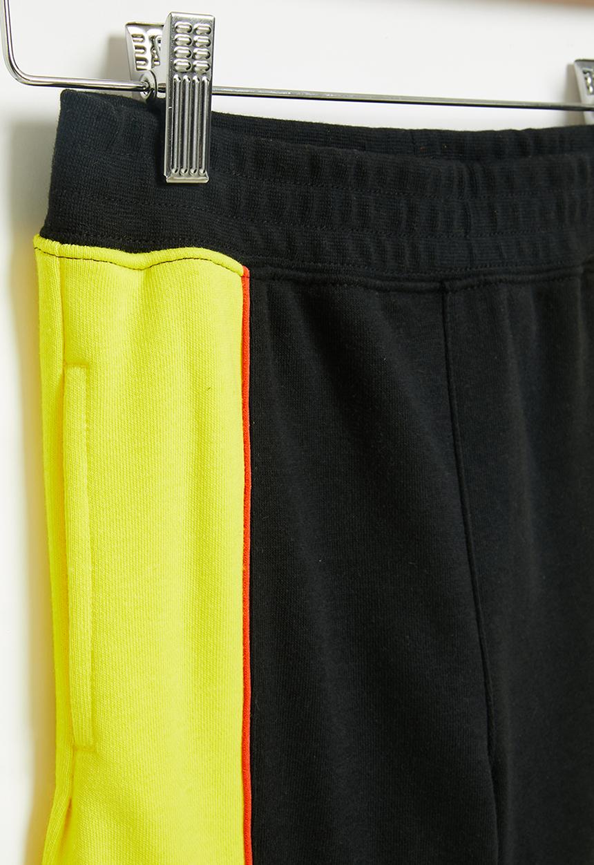 Nike - Nkb b nsw lbr ft short - black