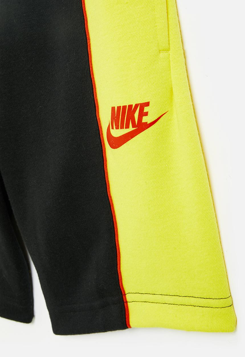 Nike - Nkb b nsw lbr ft short - black