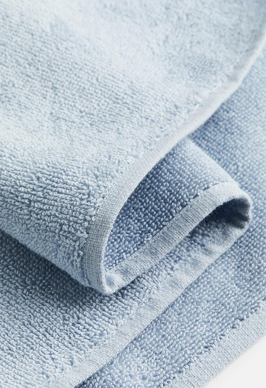 H&M - Cotton terry bath towel - light blue 