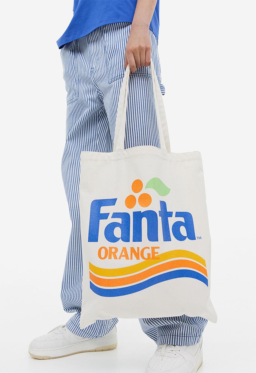 H&M - Printed canvas shopper - cream/fanta 